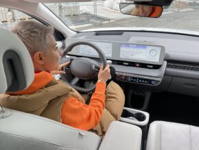 Foto: IONIQ 5 a porotkyně Veronika Petrů