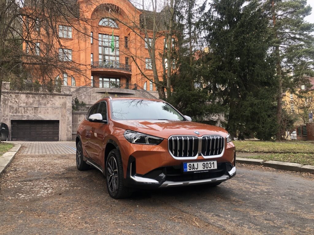 BMW X1: foto Žena v autě.cz