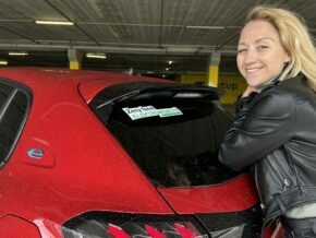 Tereza Tobiášová testuje e-208: foto Žena v autě.cz