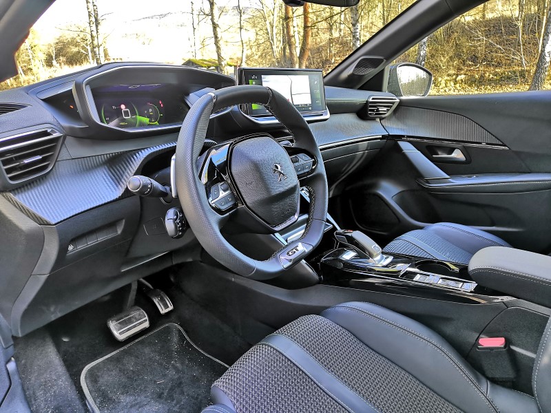 Test Peugeot 8 Francouzsky Svihak Zenavaute
